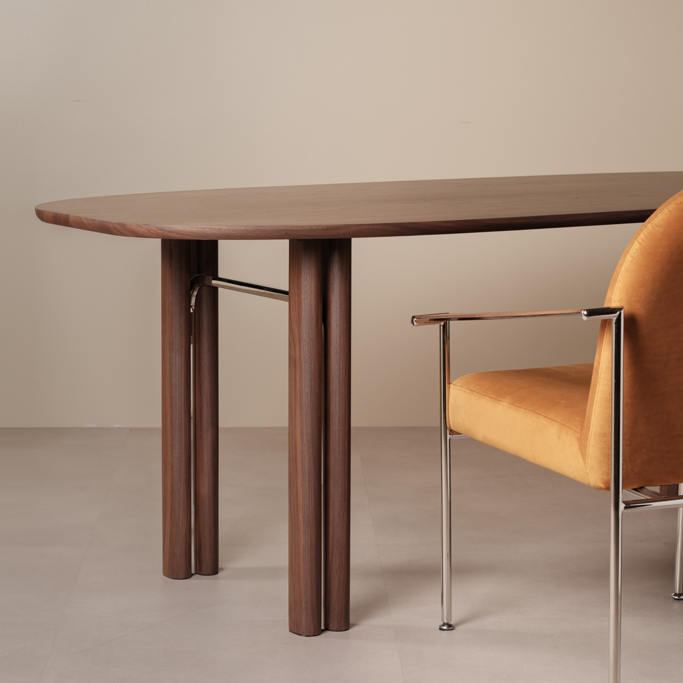 LIGHT DINING TABLE 2 | WALNUT